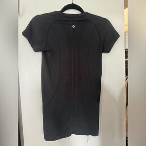 Lululemon dry-fit top